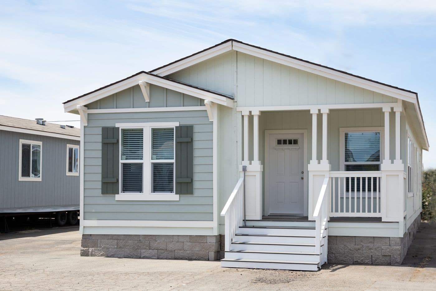 The CORONADO 2458B Exterior. This Manufactured Mobile Home features 3 bedrooms and 2 baths.
