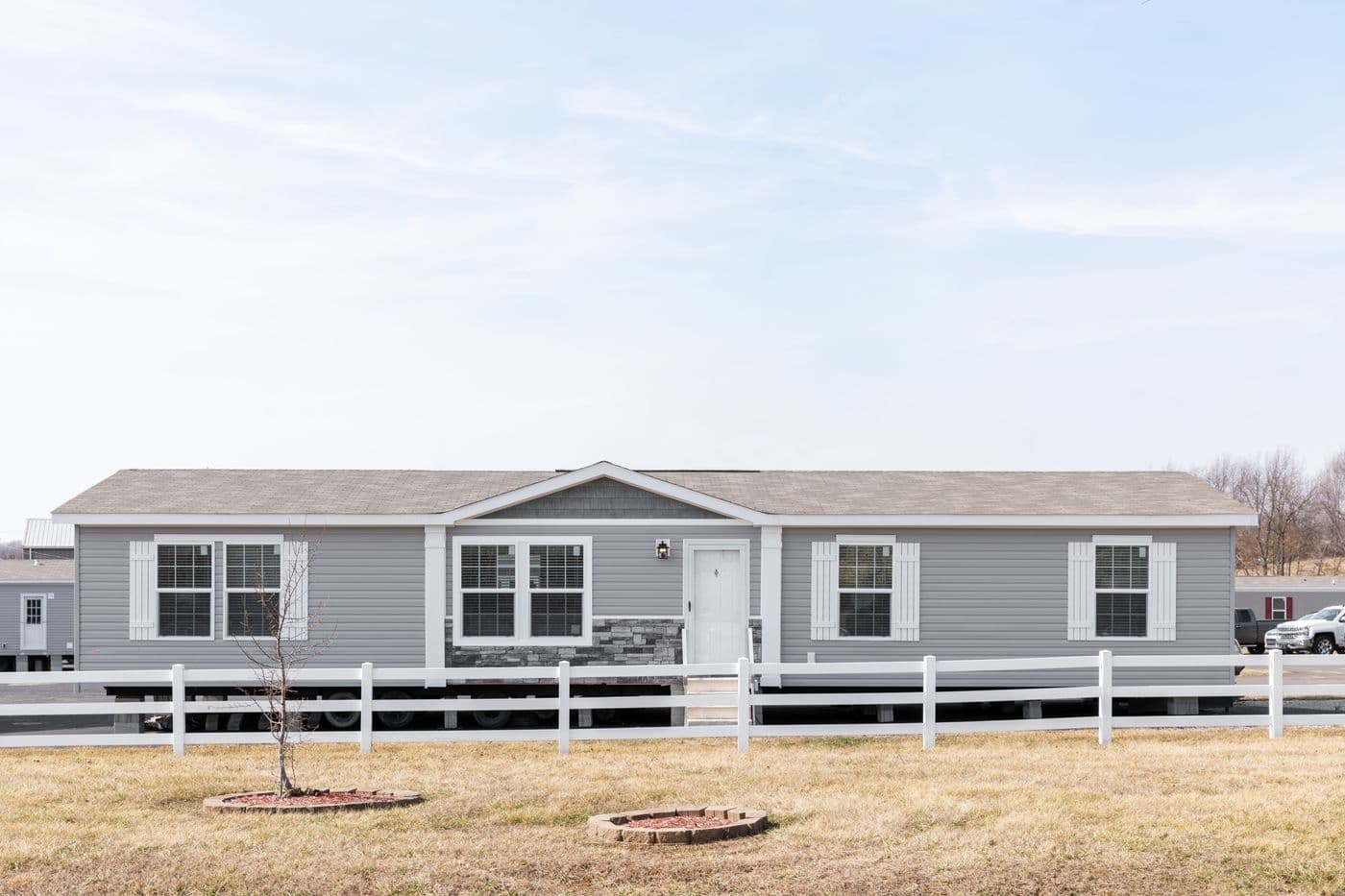The THE VILLETTE Exterior. This Manufactured Mobile Home features 3 bedrooms and 2 baths.