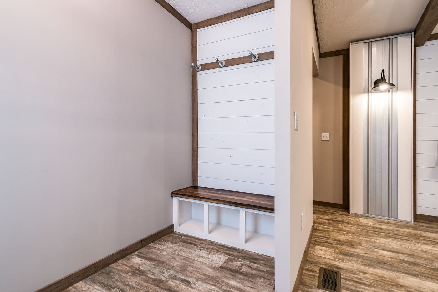 The THE BOBBY JO Features. This Manufactured Mobile Home features 3 bedrooms and 2 baths.