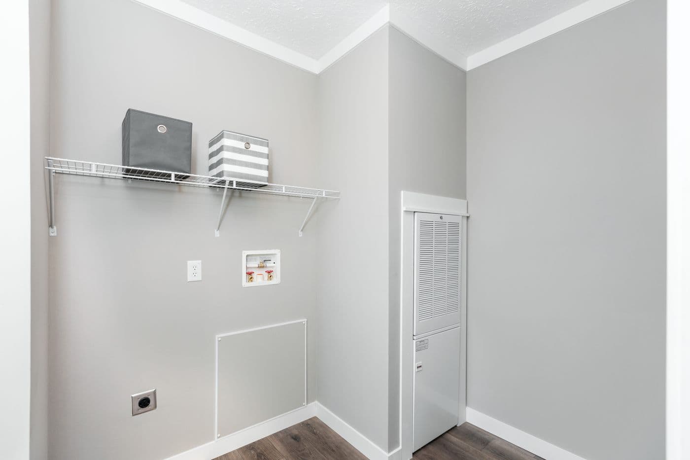 The 1440 CAROLINA 4BR BELLE Utility Room. This Manufactured Mobile Home features 4 bedrooms and 2 baths.