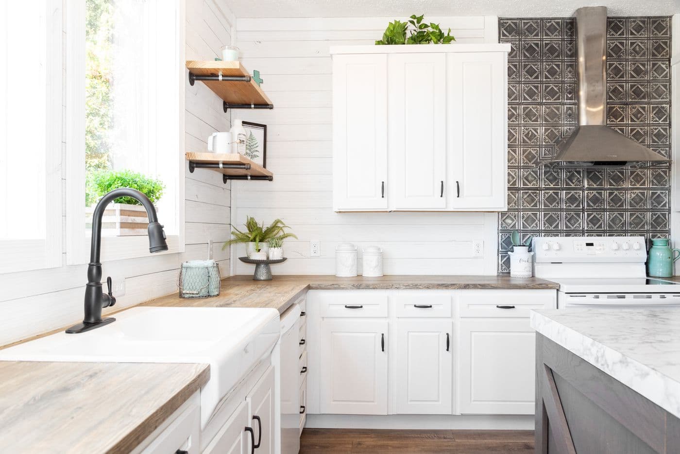 The 1434 CAROLINA "SOUTHERN BELLE" Kitchen. This Manufactured Mobile Home features 3 bedrooms and 2 baths.