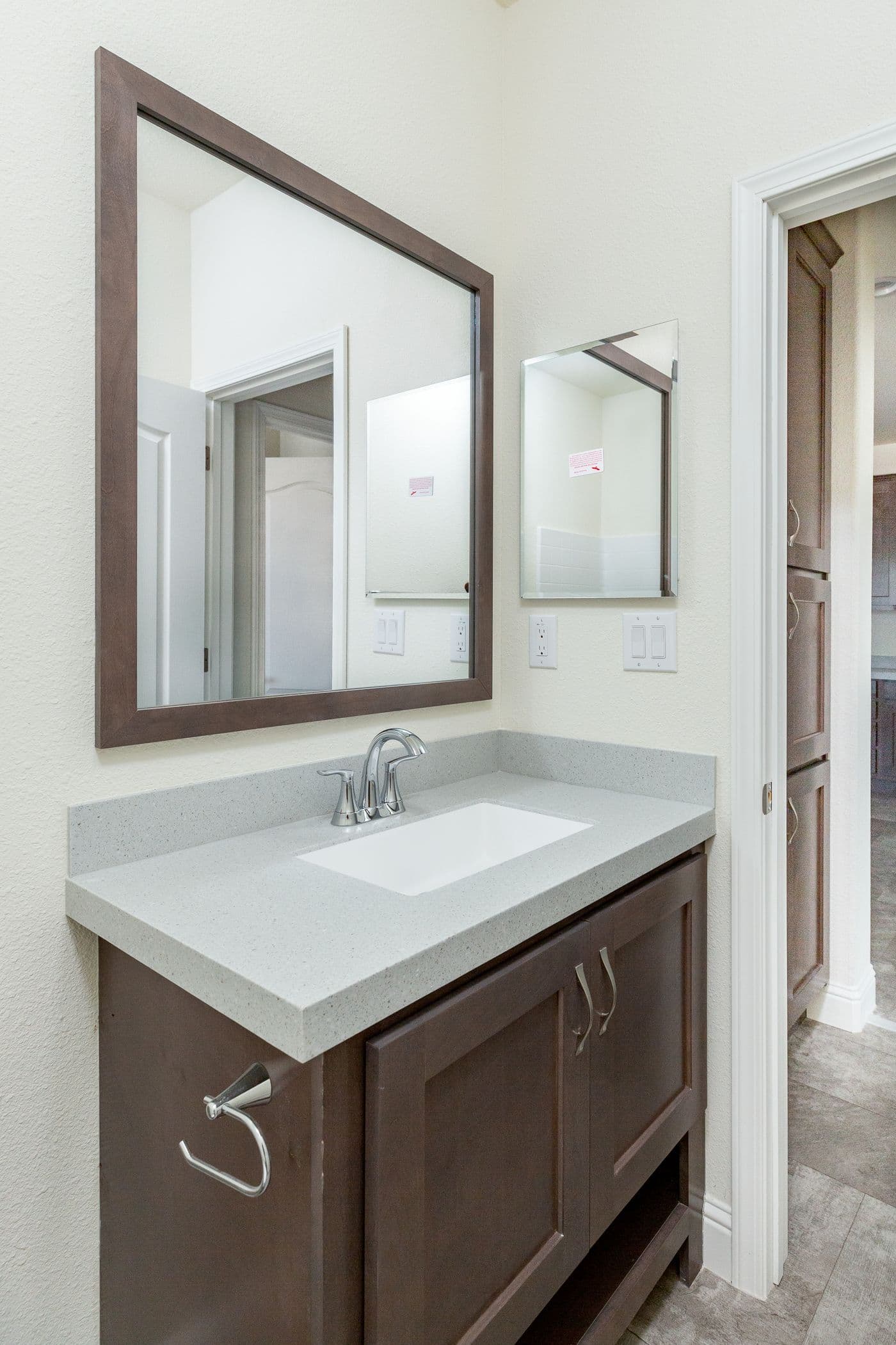 The CORONADO 2446B Guest Bathroom. This Manufactured Mobile Home features 2 bedrooms and 2 baths.