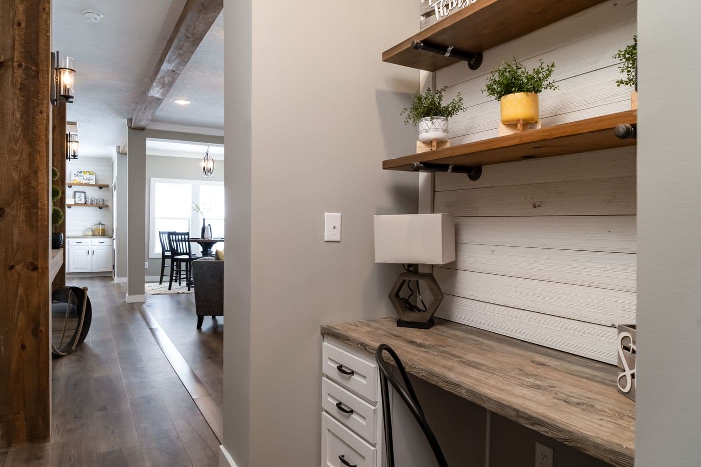 The 1434 CAROLINA "SOUTHERN BELLE" Study Nook. This Manufactured Mobile Home features 3 bedrooms and 2 baths.