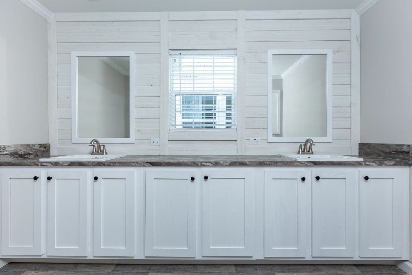 The THE FREEDOM BREEZE Primary Bathroom. This Manufactured Mobile Home features 3 bedrooms and 2 baths.