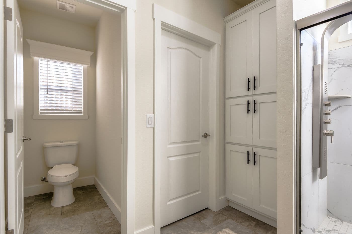 The CORONADO 2458F Primary Bathroom. This Manufactured Mobile Home features 3 bedrooms and 3 baths.
