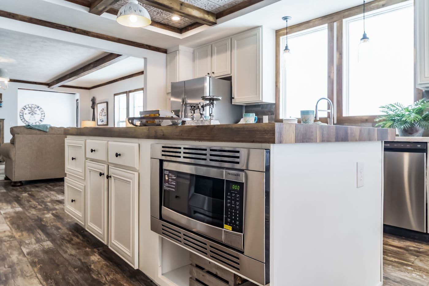 The THE EMMA JEAN Kitchen. This Manufactured Mobile Home features 4 bedrooms and 3 baths.