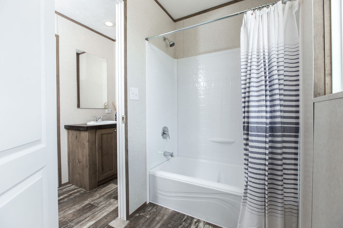 The THE BREEZE 2.5 Guest Bathroom. This Manufactured Mobile Home features 4 bedrooms and 2 baths.