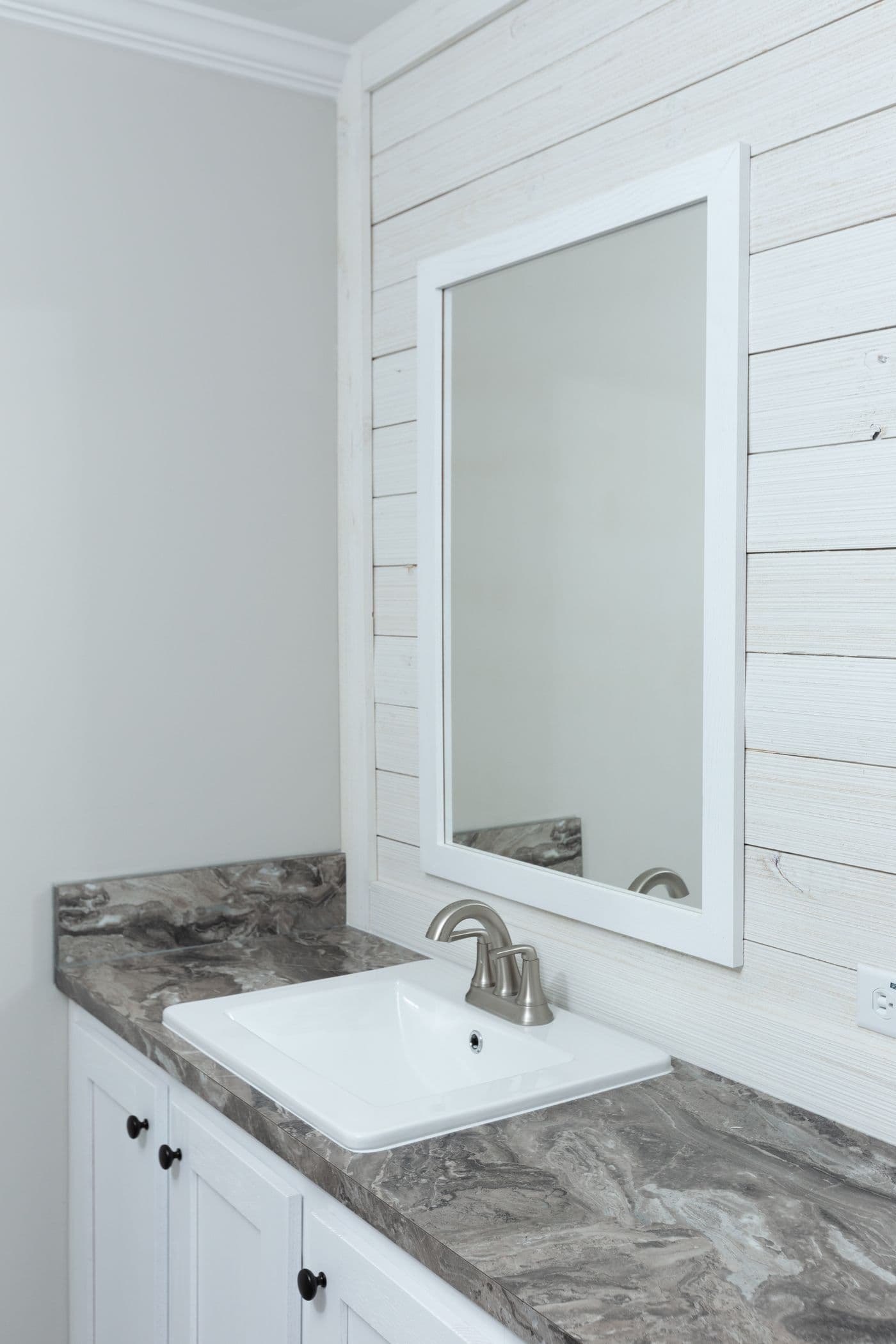 The THE FREEDOM BREEZE Primary Bathroom. This Manufactured Mobile Home features 3 bedrooms and 2 baths.