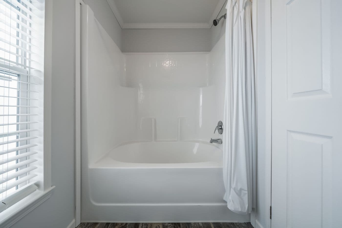 The THE LEAHY Guest Bathroom. This Manufactured Mobile Home features 4 bedrooms and 2 baths.