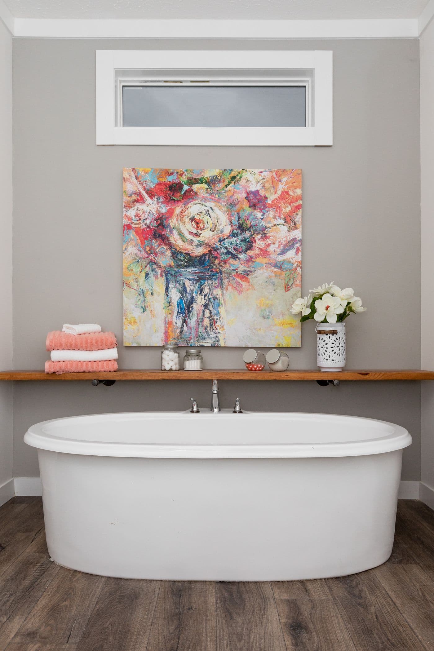 The 1439 CAROLINA "MAGNOLIA" Primary Bathroom. This Manufactured Mobile Home features 3 bedrooms and 2 baths.