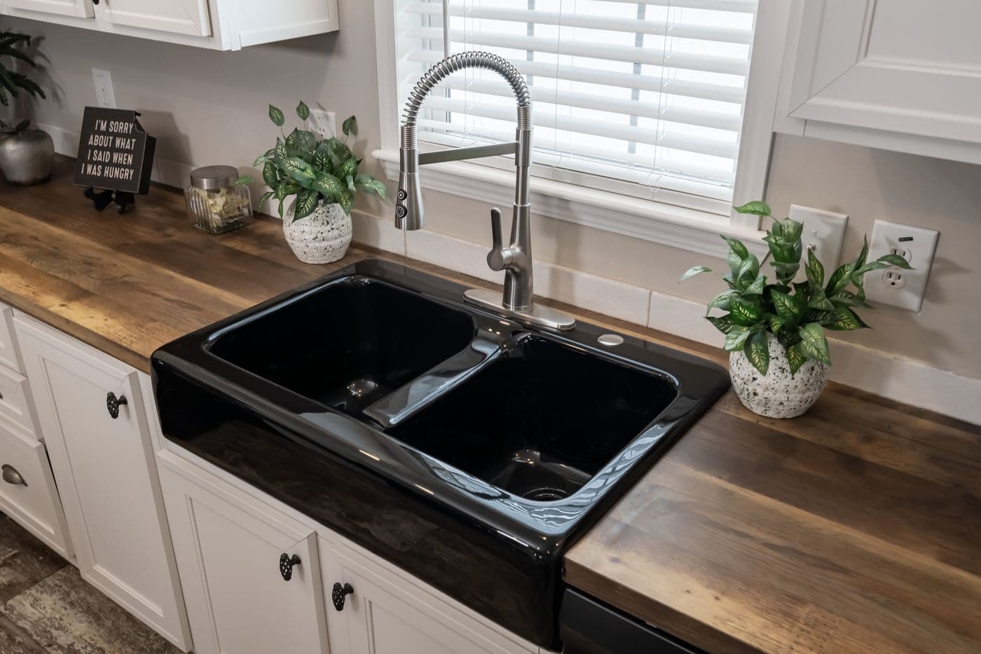 The THE JEFFERSON Kitchen. This Manufactured Mobile Home features 3 bedrooms and 3 baths.