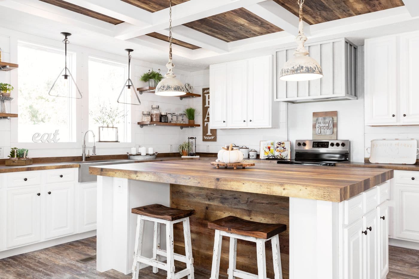 The THE LULABELLE Kitchen. This Manufactured Mobile Home features 4 bedrooms and 3 baths.