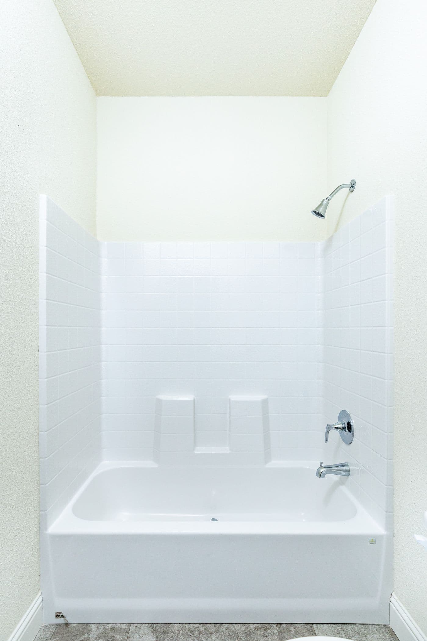 The CORONADO 2446B Guest Bathroom. This Manufactured Mobile Home features 2 bedrooms and 2 baths.