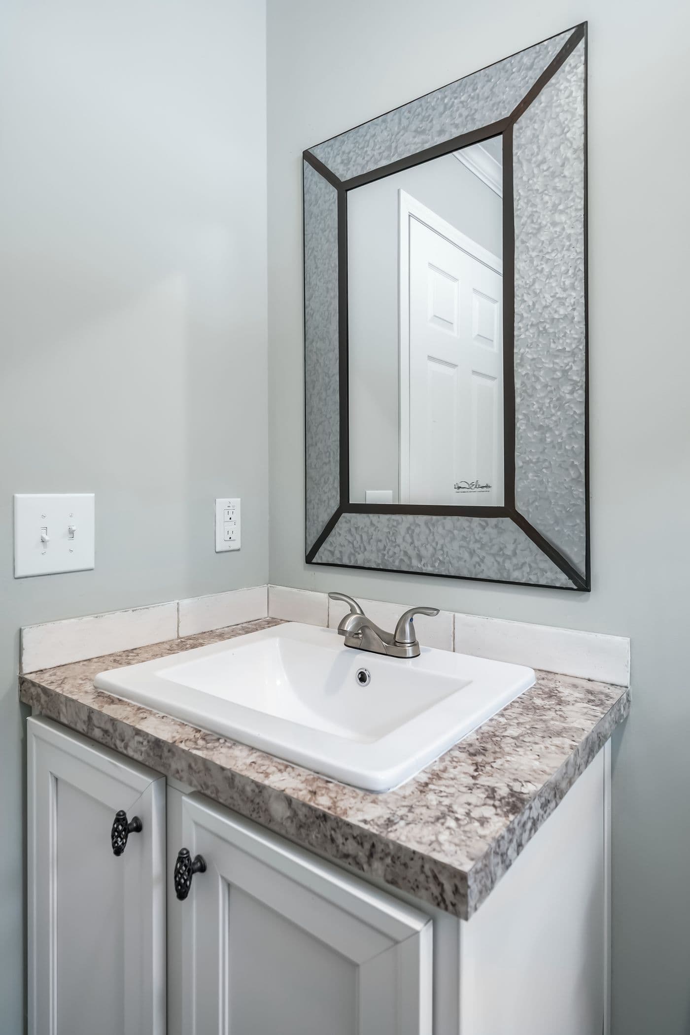 The THE JEFFERSON Guest Bathroom. This Manufactured Mobile Home features 3 bedrooms and 3 baths.