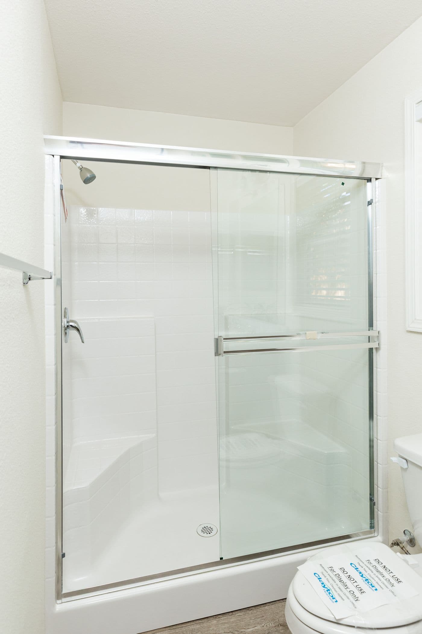 The FAIRPOINT 14602A Primary Bathroom. This Manufactured Mobile Home features 2 bedrooms and 2 baths.