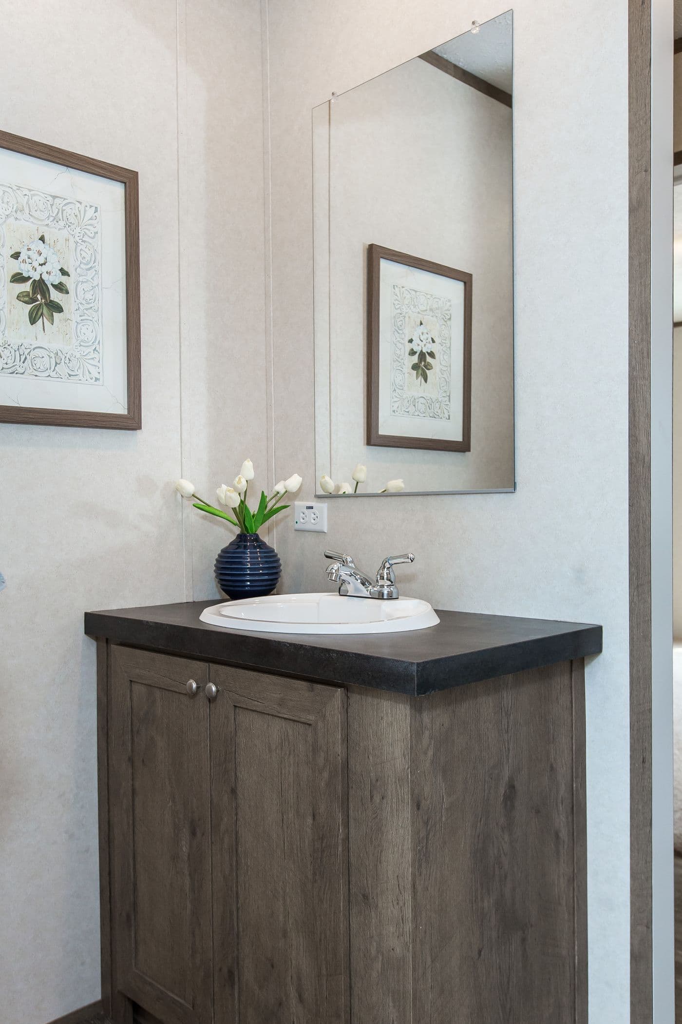 The THE BREEZE 2.5 Guest Bathroom. This Manufactured Mobile Home features 4 bedrooms and 2 baths.