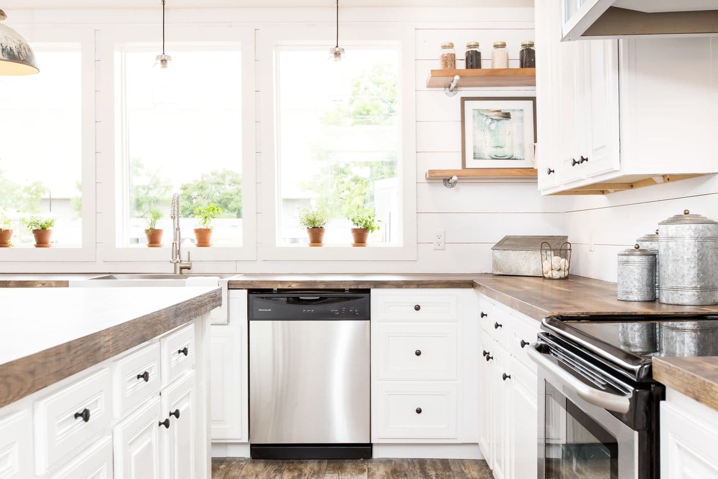 The THE LULABELLE Kitchen. This Manufactured Mobile Home features 4 bedrooms and 3 baths.