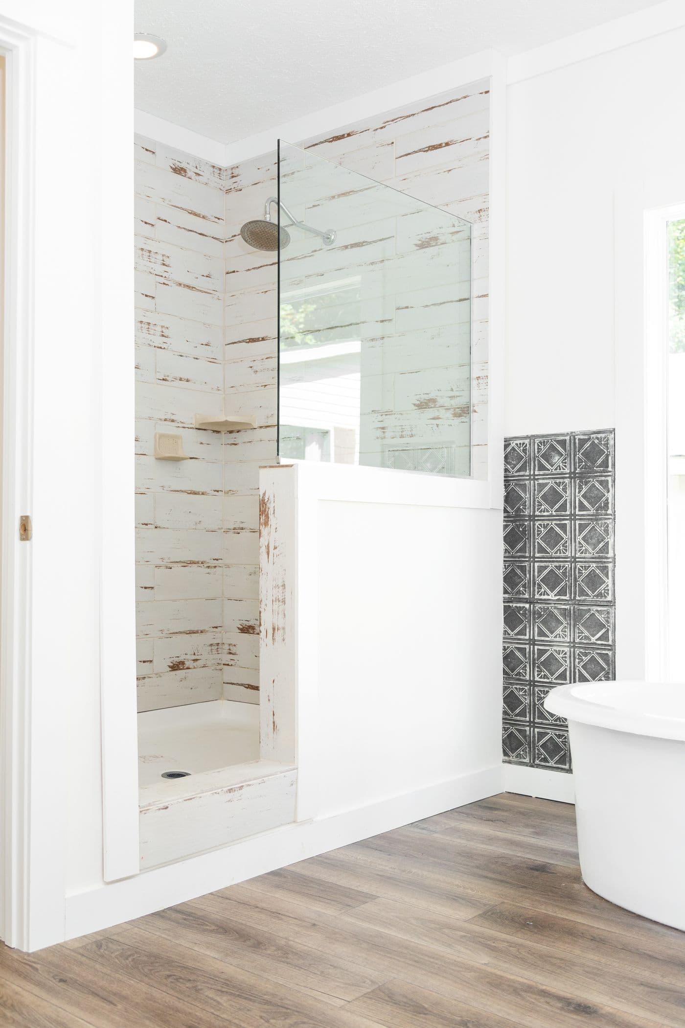 The 1434 CAROLINA "SOUTHERN BELLE" Primary Bathroom. This Manufactured Mobile Home features 3 bedrooms and 2 baths.