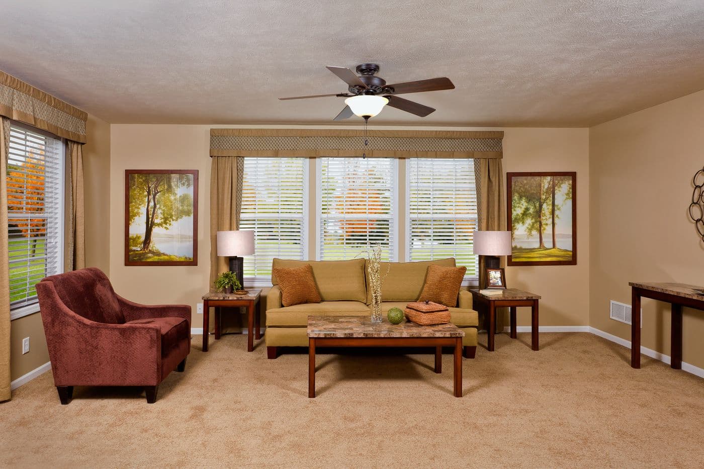 The COTTONWOOD LN 4428-MS005 SECT Floor Plan. This Manufactured Mobile Home features 3 bedrooms and 2 baths.