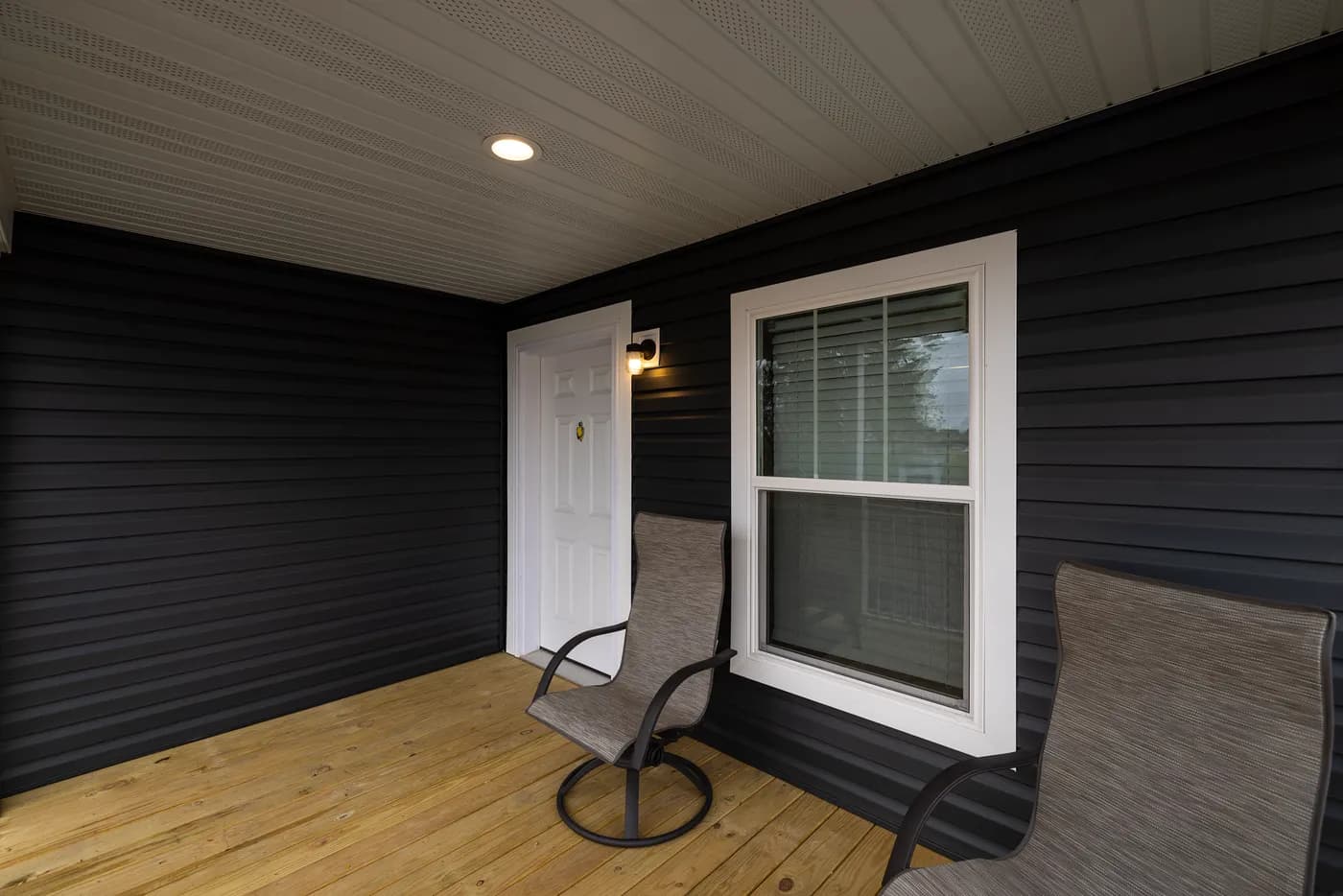 The RAMSEY 75 Exterior. This Manufactured Mobile Home features 4 bedrooms and 2 baths.