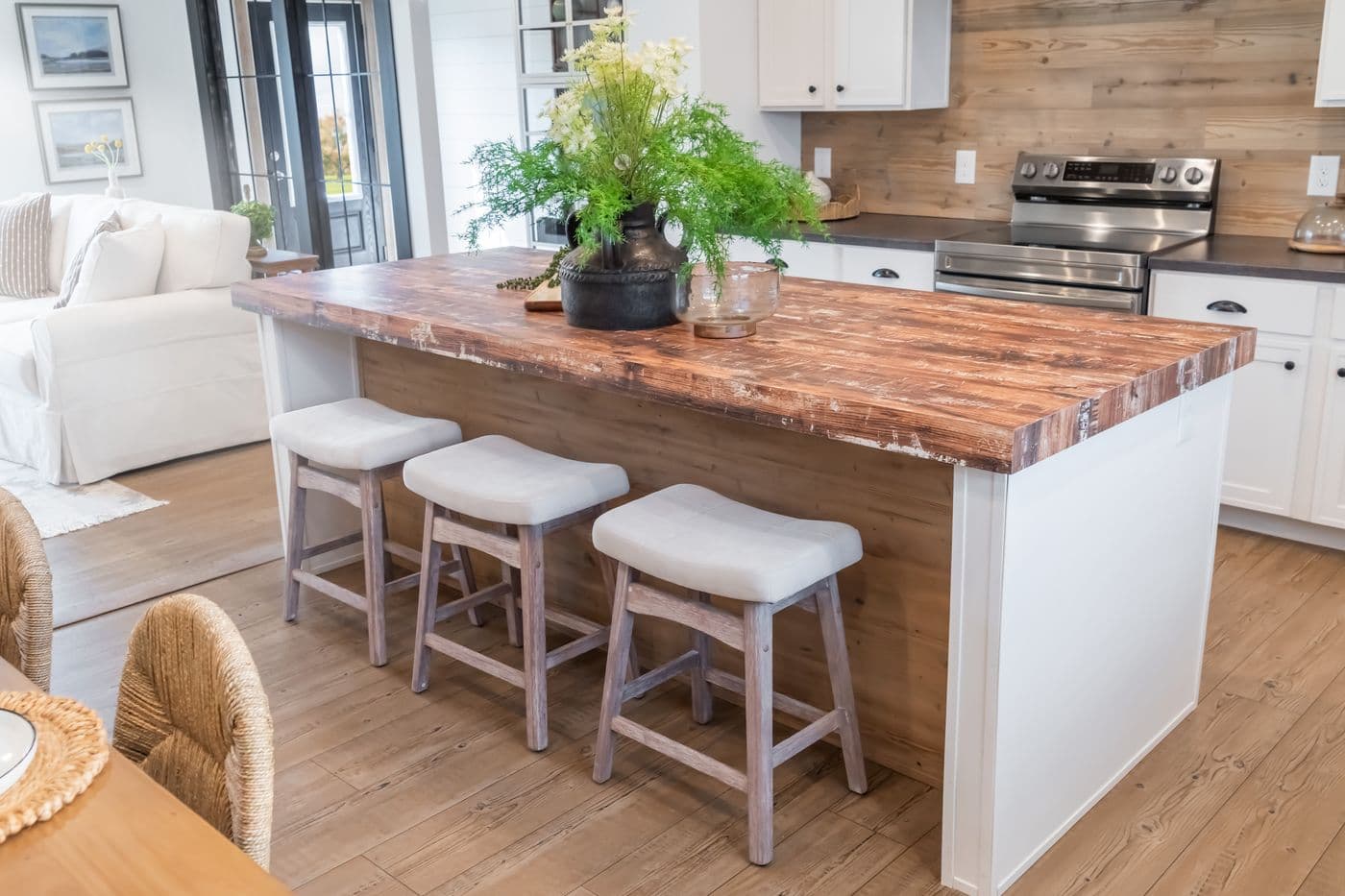 The THE REED Exterior. This Manufactured Mobile Home features 3 bedrooms and 2 baths.