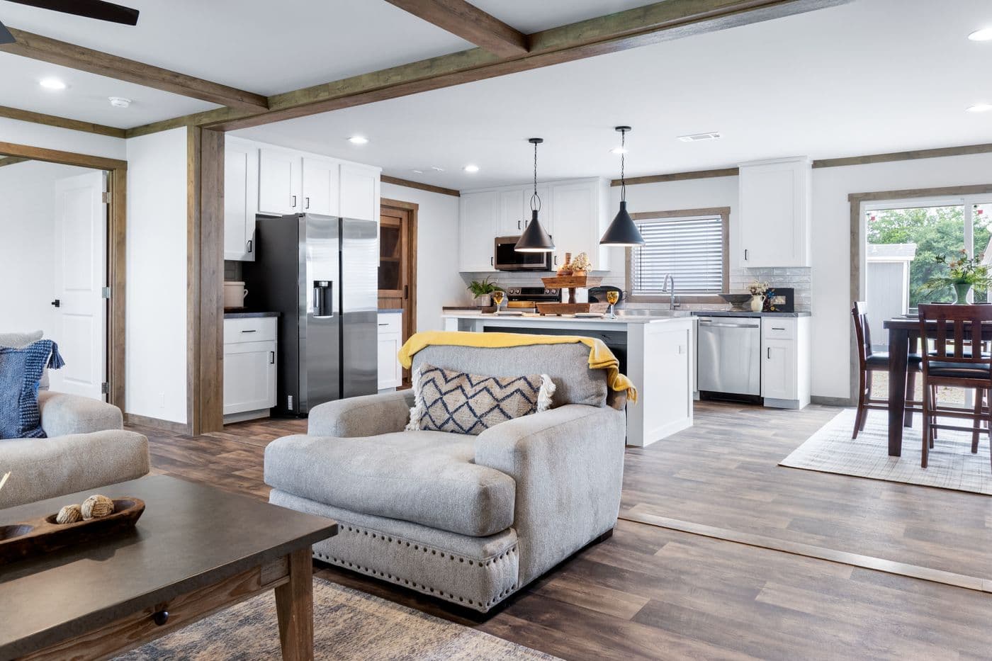 The FARM 3 FLEX ELITE DEN Exterior. This Manufactured Mobile Home features 3 bedrooms and 2 baths.