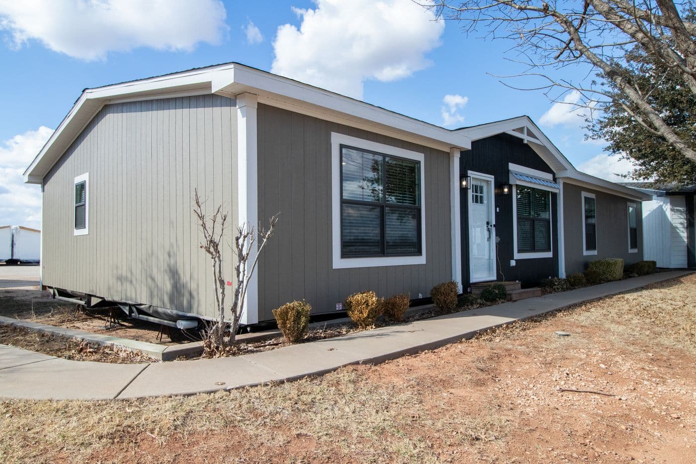 The ISABELLA ELITE Exterior. This Manufactured Mobile Home features 3 bedrooms and 2 baths.