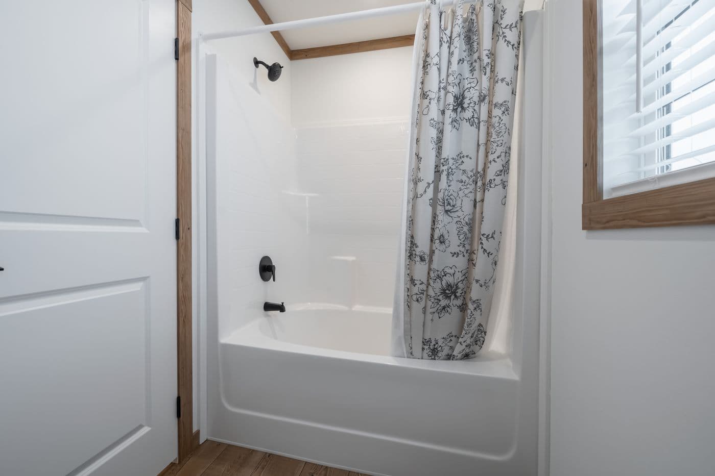 The THE REED Exterior. This Manufactured Mobile Home features 3 bedrooms and 2 baths.
