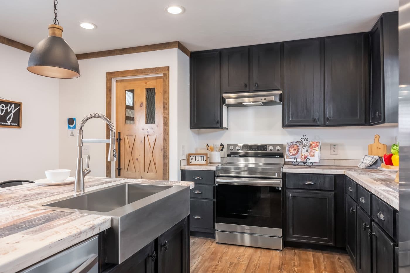 The THE HALSEY Exterior. This Manufactured Mobile Home features 3 bedrooms and 2 baths.