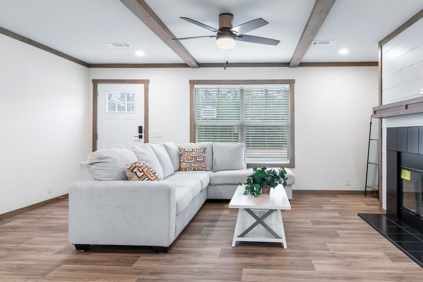 The EMILIE ELITE Exterior. This Manufactured Mobile Home features 3 bedrooms and 2 baths.
