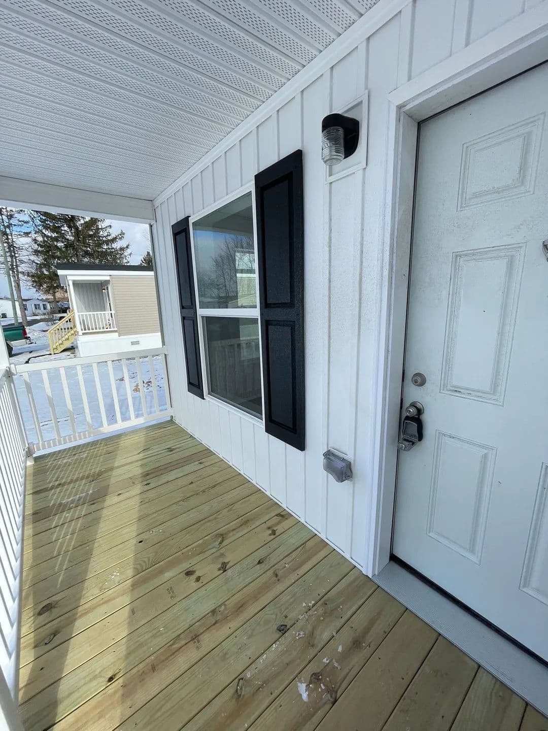 The JADE 48 Exterior. This Manufactured Mobile Home features 3 bedrooms and 2 baths.
