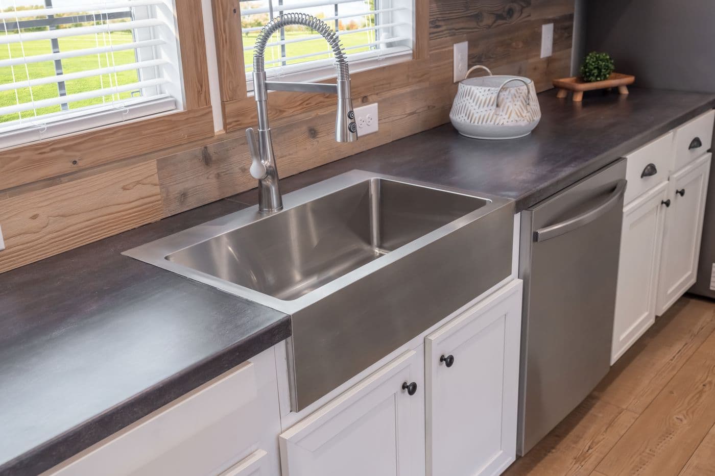 The THE REED Exterior. This Manufactured Mobile Home features 3 bedrooms and 2 baths.