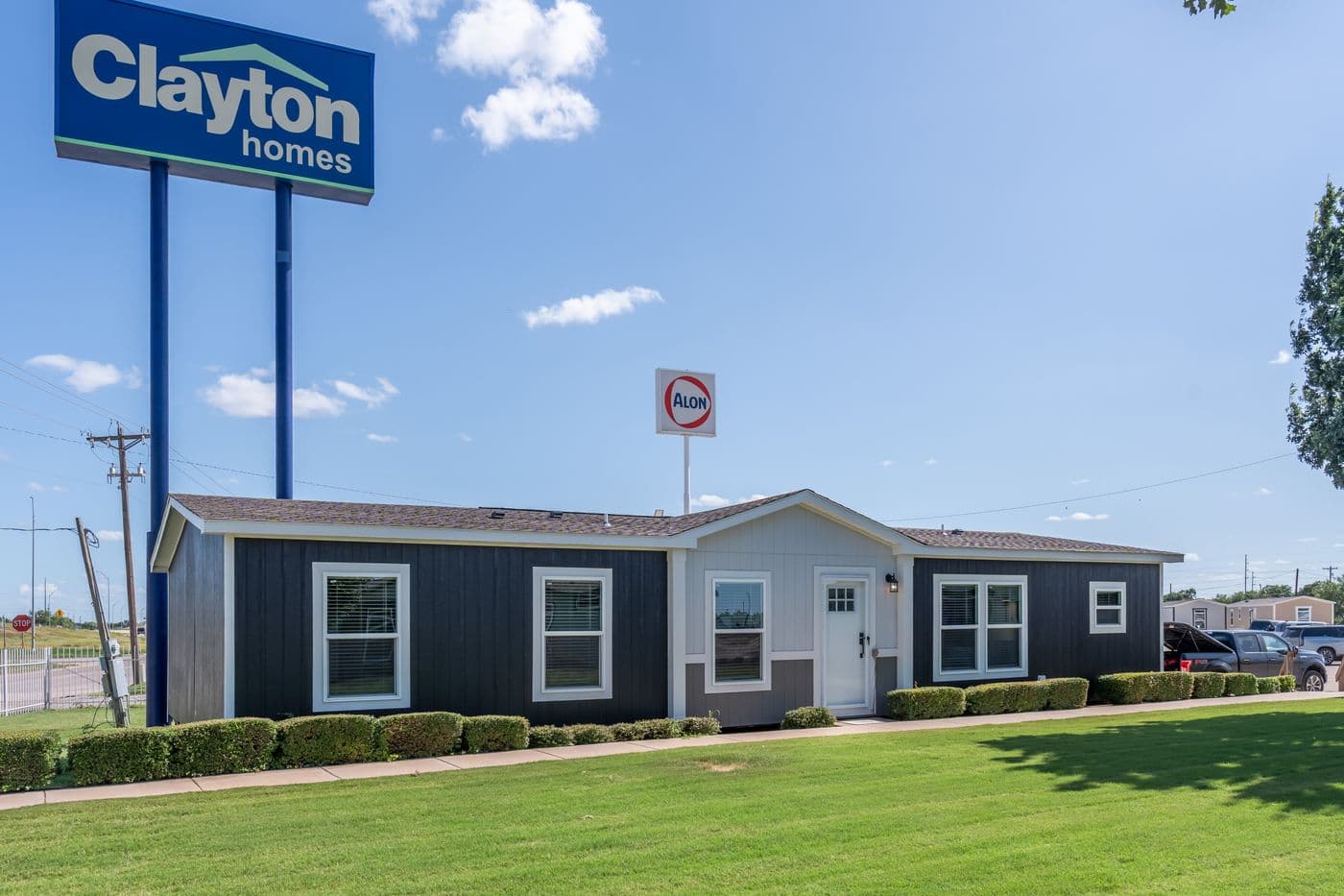 The BREEZE FARMHOUSE Exterior. This Manufactured Mobile Home features 3 bedrooms and 2 baths.