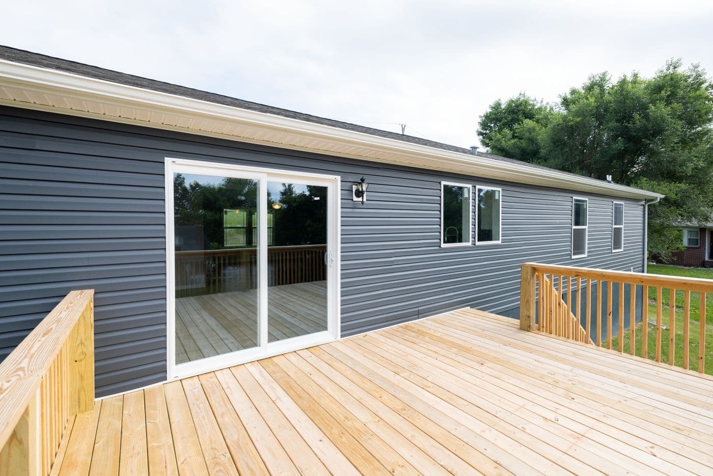 The HAWTHORNE Exterior. This Manufactured Mobile Home features 3 bedrooms and 2 baths.