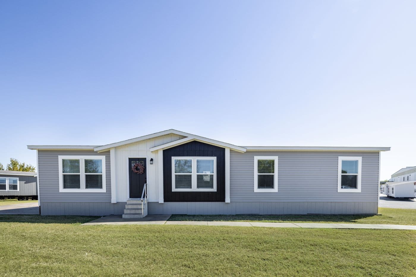 The STERLING ANNIVERSARY Exterior. This Manufactured Mobile Home features 3 bedrooms and 2 baths.