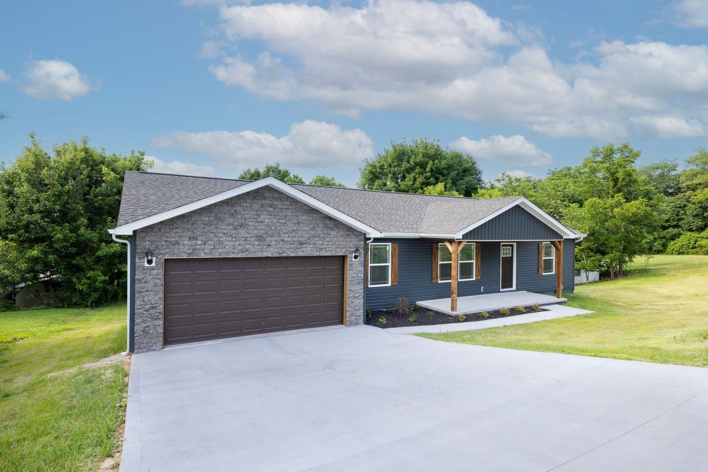 The HAWTHORNE Exterior. This Manufactured Mobile Home features 3 bedrooms and 2 baths.