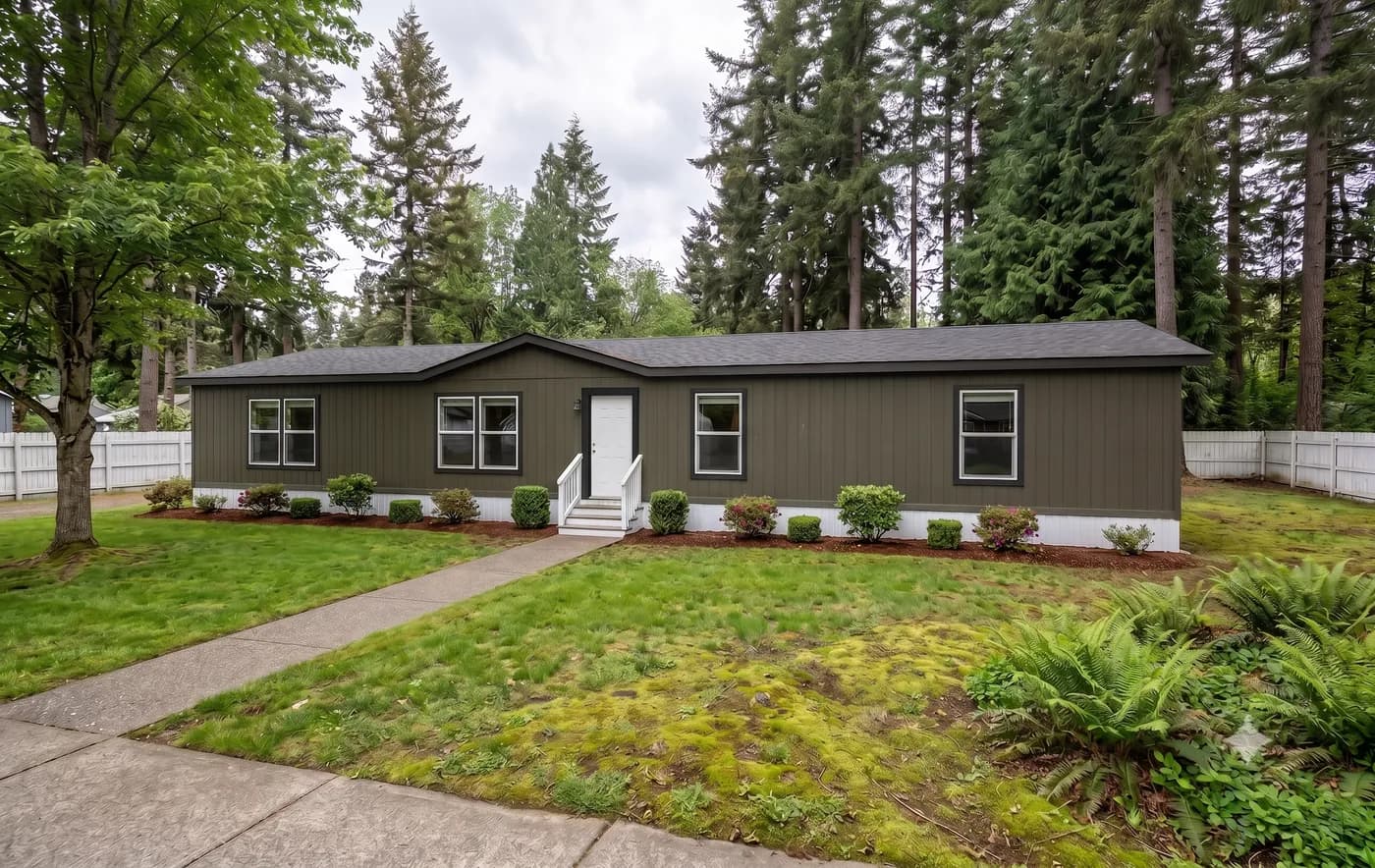 The SLE 681F Exterior. This Manufactured Mobile Home features 4 bedrooms and 2 baths.