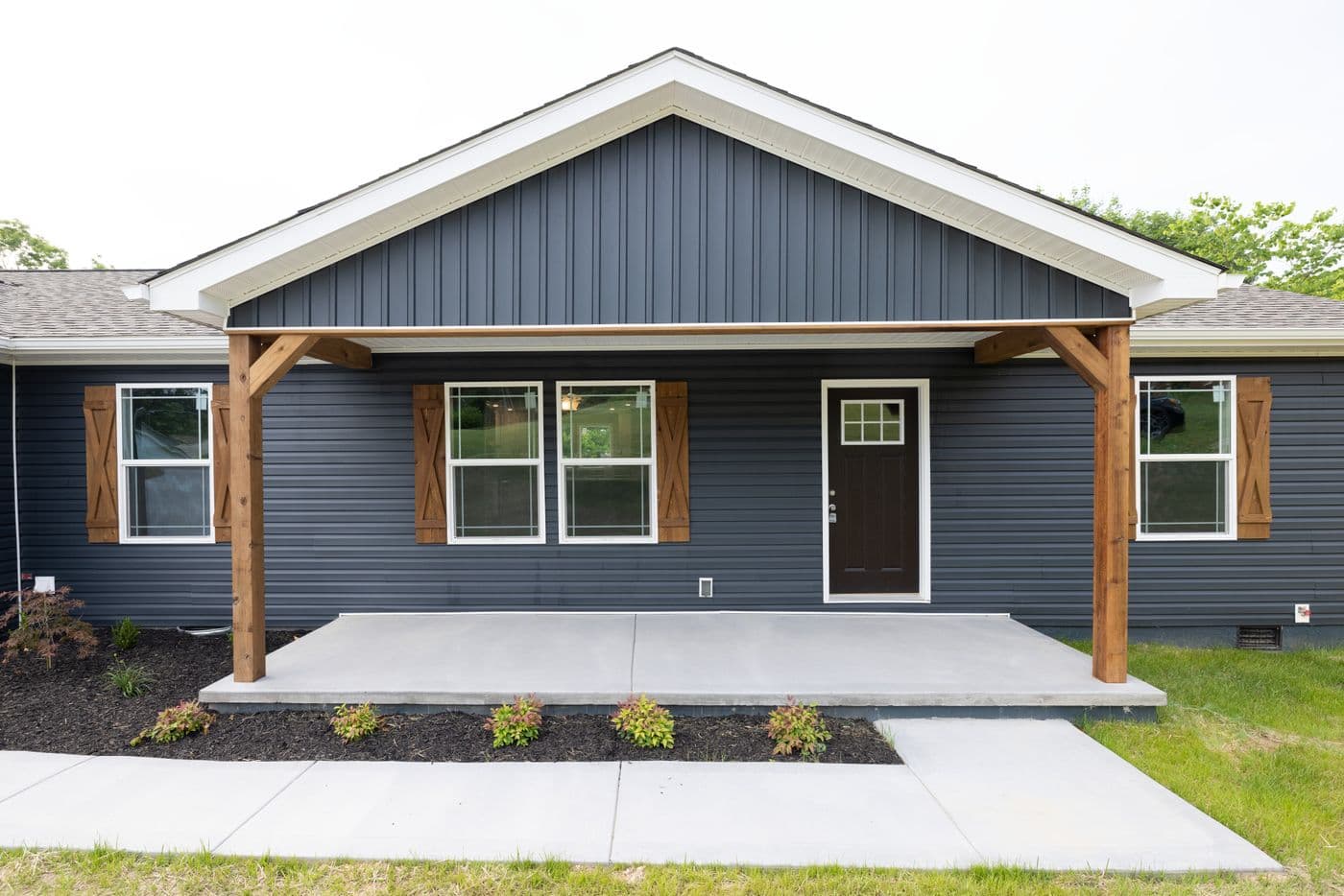The HAWTHORNE Exterior. This Manufactured Mobile Home features 3 bedrooms and 2 baths.