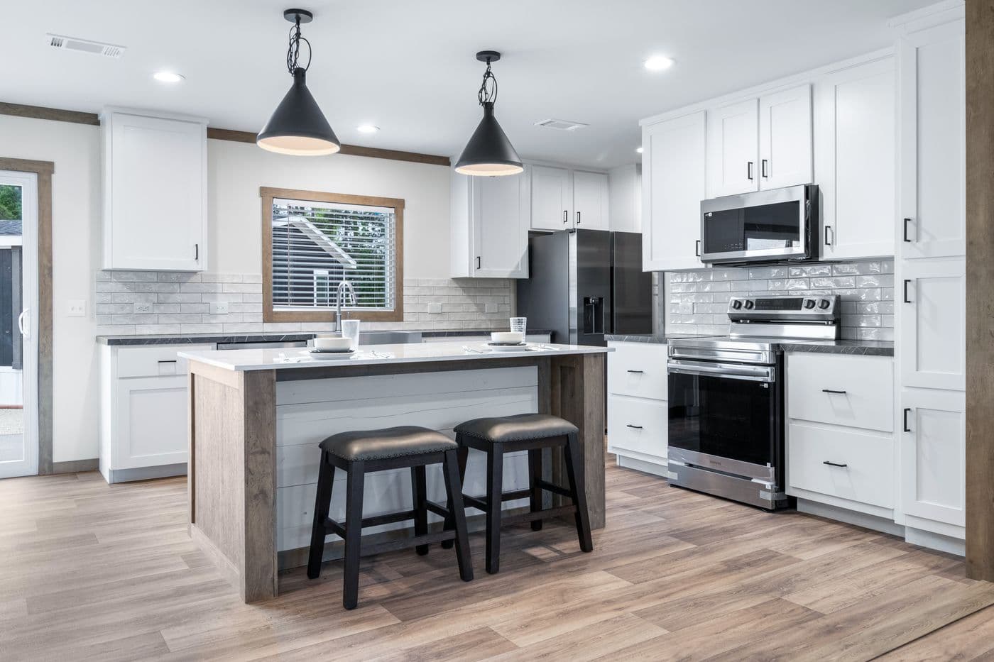 The EMILIE ELITE Exterior. This Manufactured Mobile Home features 3 bedrooms and 2 baths.