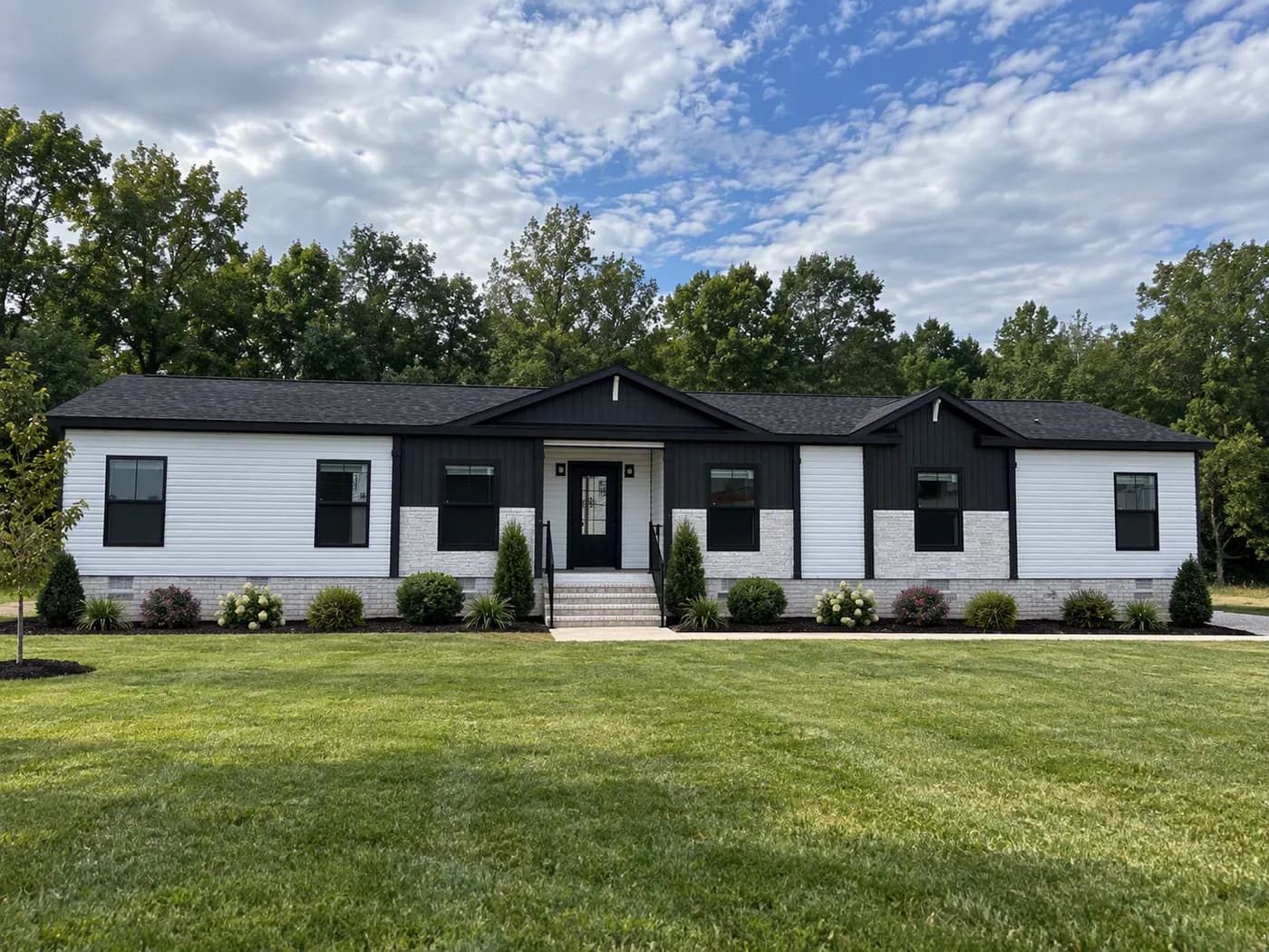The THE ROOSEVELT Exterior. This Manufactured Mobile Home features 4 bedrooms and 3 baths.