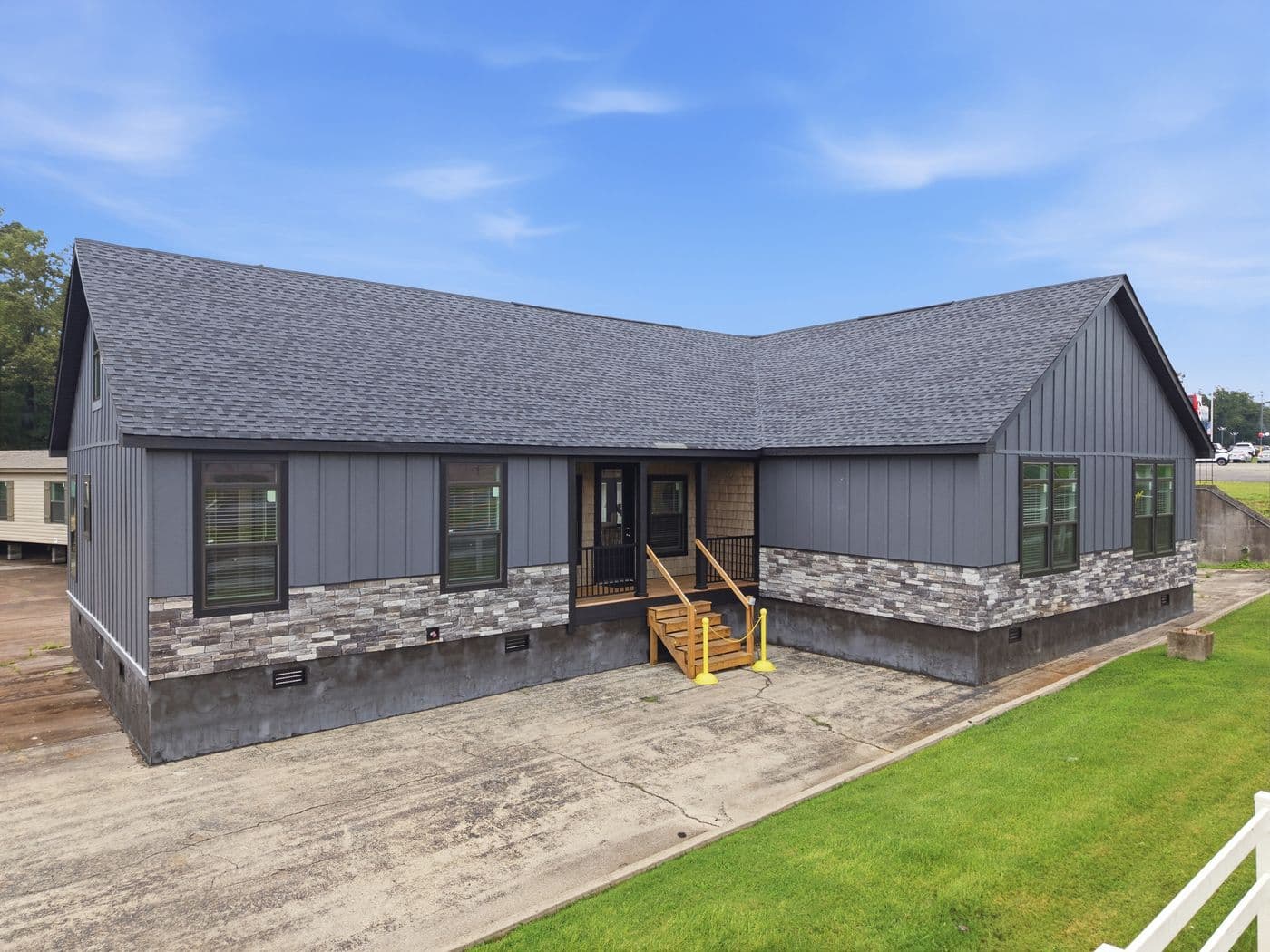 The THE SUMMIT Exterior. This Manufactured Mobile Home features 3 bedrooms and 2 baths.