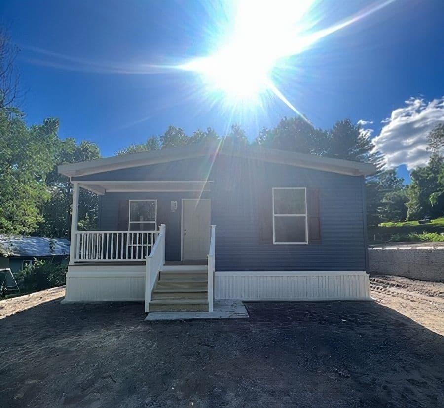 The JADE 40 Exterior. This Manufactured Mobile Home features 2 bedrooms and 2 baths.