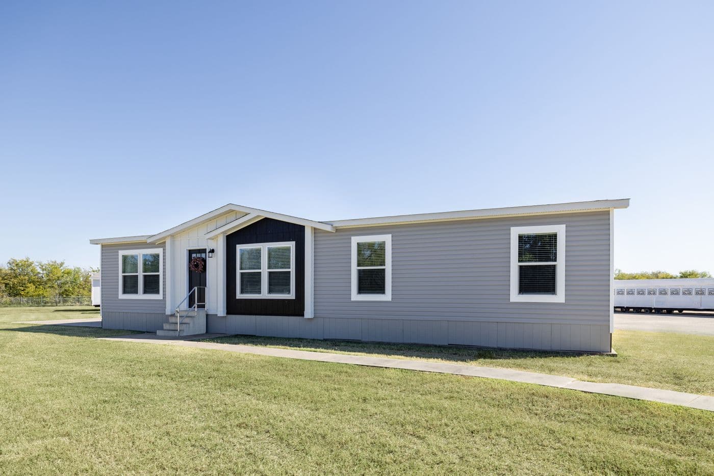 The STERLING ANNIVERSARY Exterior. This Manufactured Mobile Home features 3 bedrooms and 2 baths.