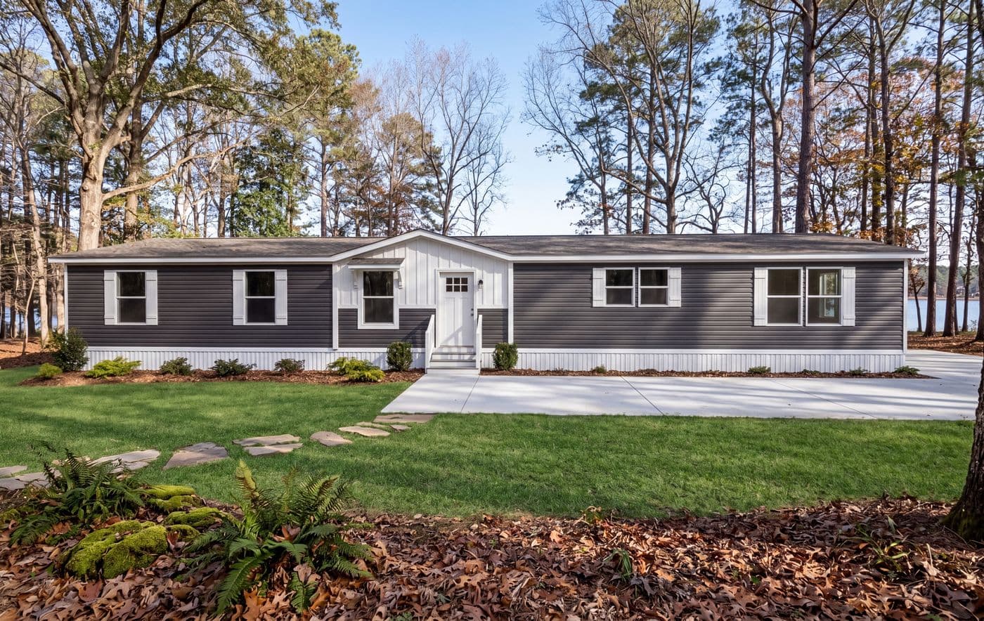 The THE RESERVE 76 Exterior. This Manufactured Mobile Home features 4 bedrooms and 2 baths.