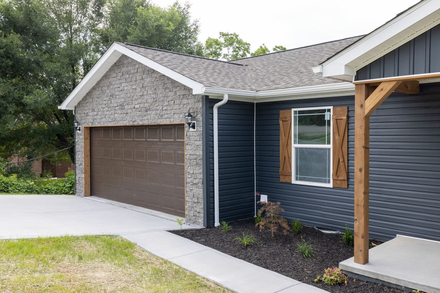 The HAWTHORNE Exterior. This Manufactured Mobile Home features 3 bedrooms and 2 baths.