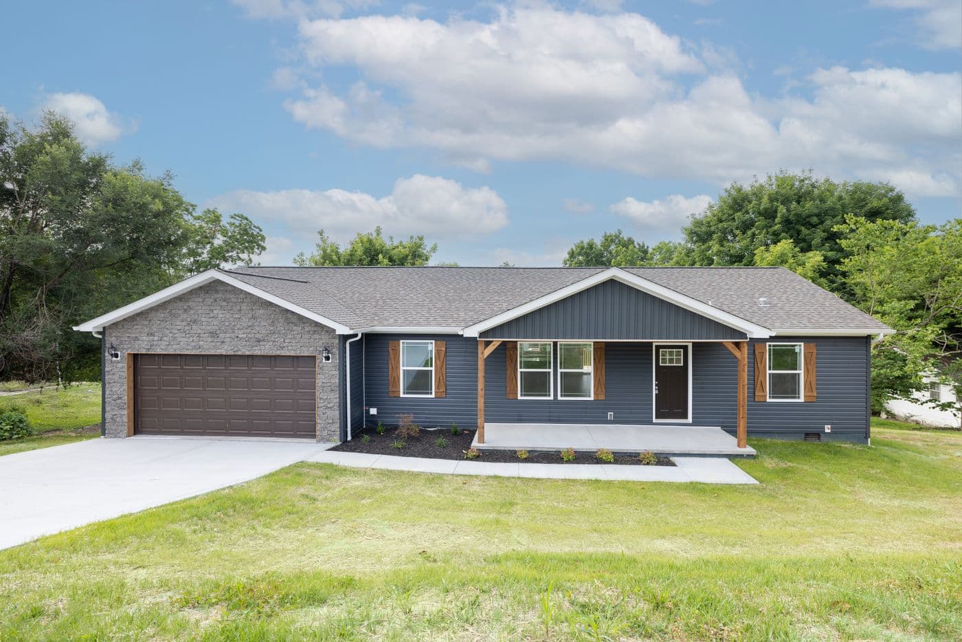 The HAWTHORNE Exterior. This Manufactured Mobile Home features 3 bedrooms and 2 baths.