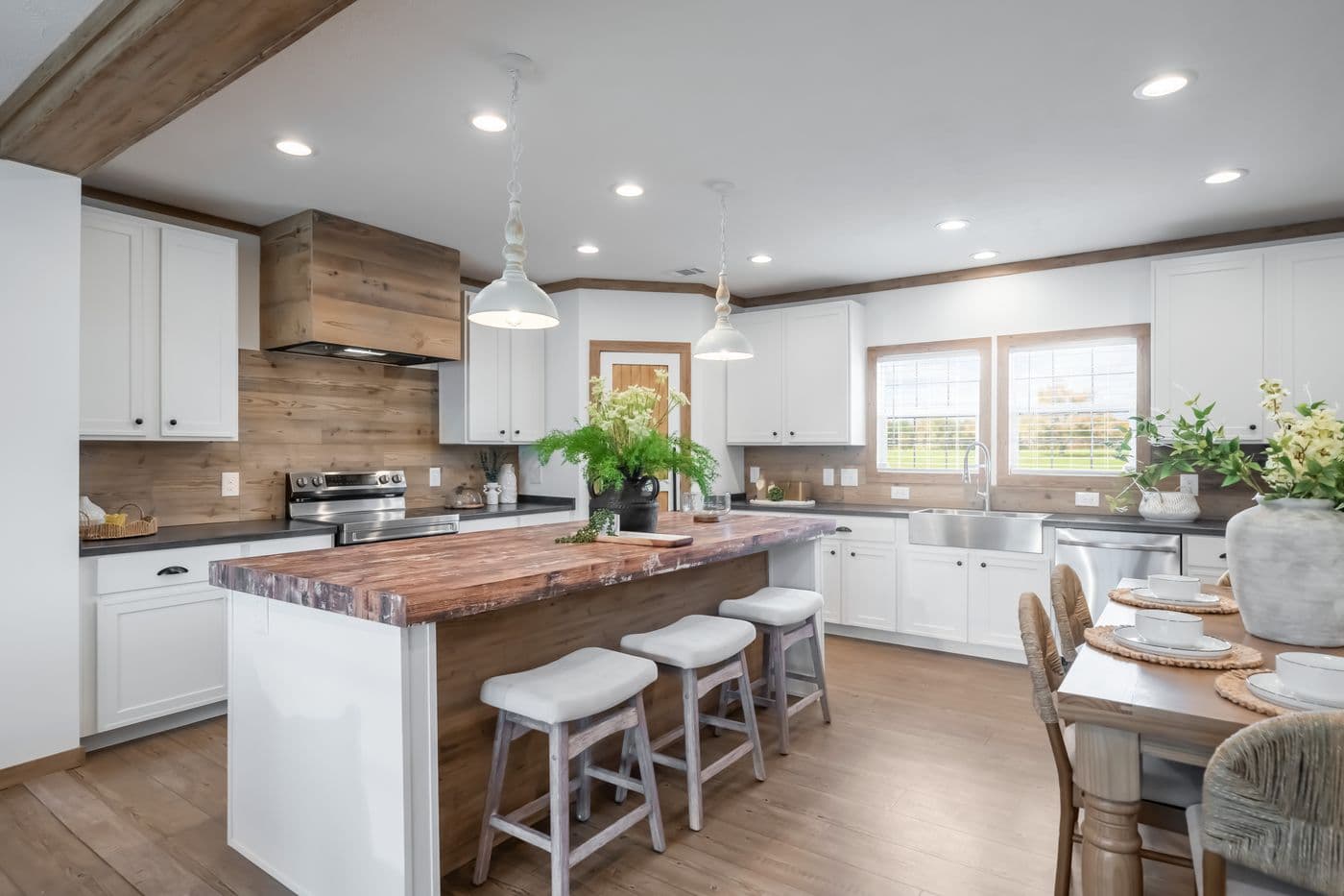 The THE REED Exterior. This Manufactured Mobile Home features 3 bedrooms and 2 baths.