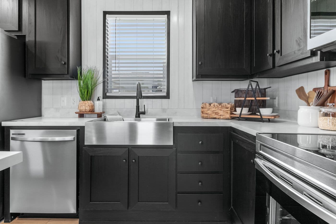 The RESOLUTION 16803B Kitchen. This Manufactured Mobile Home features 3 bedrooms and 2 baths.