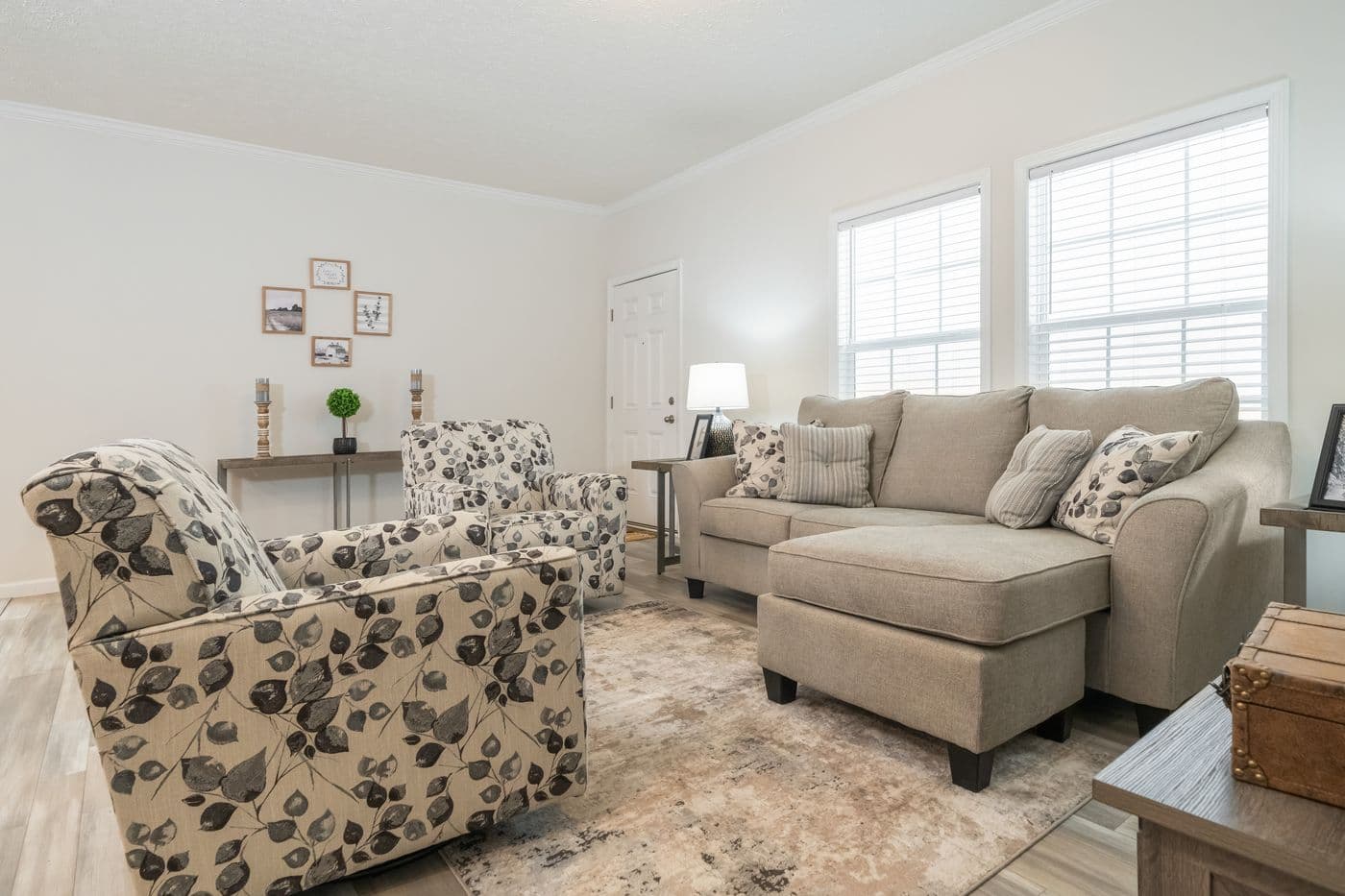 The 3542 HUD 56X28 CAVALIER SELECT Living Room. This Manufactured Mobile Home features 3 bedrooms and 2 baths.