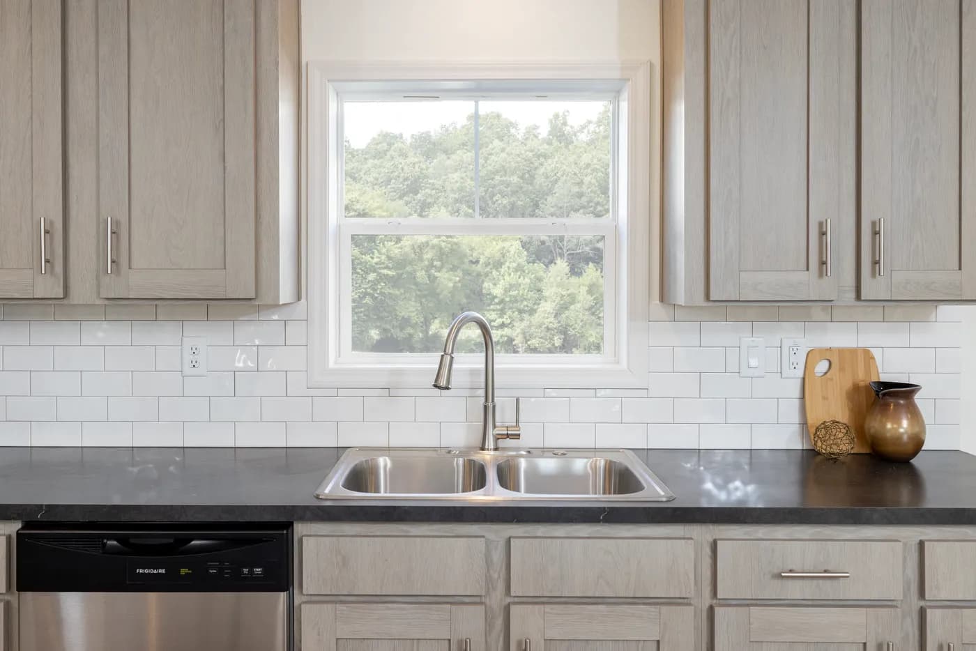 The ROOSEVELT Kitchen. This Manufactured Mobile Home features 3 bedrooms and 2 baths.